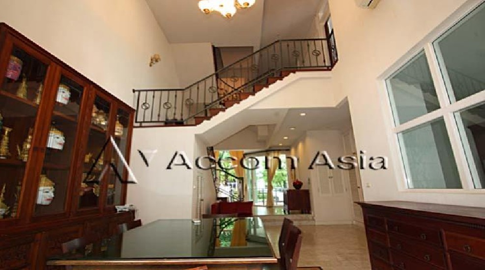 ATTACHED HOUSE IN COMPOUND FOR SALE - RIVERSIDE / SAPHAN TAKSIN BTS 