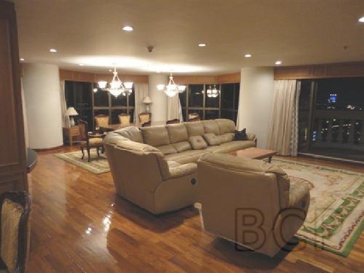 State Tower: 2 Beds + 2 Baths, 197 Sq.m, 32nd fl for Rent/Sale