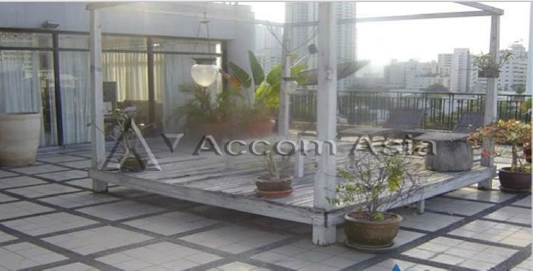 UNIQUE APARTMENT WITH LARGE RELAXING BALCONY FOR RENT IN SUKHUMVIT BANGKOK
