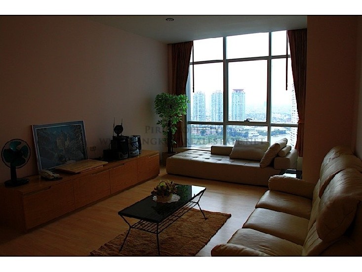 Big One Bedroom Condo - Baan Sathorn Chaophraya - 28th Floor 576