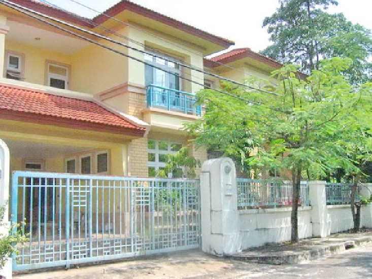 3 bedrooms for rent at Nantawan Srinakarin