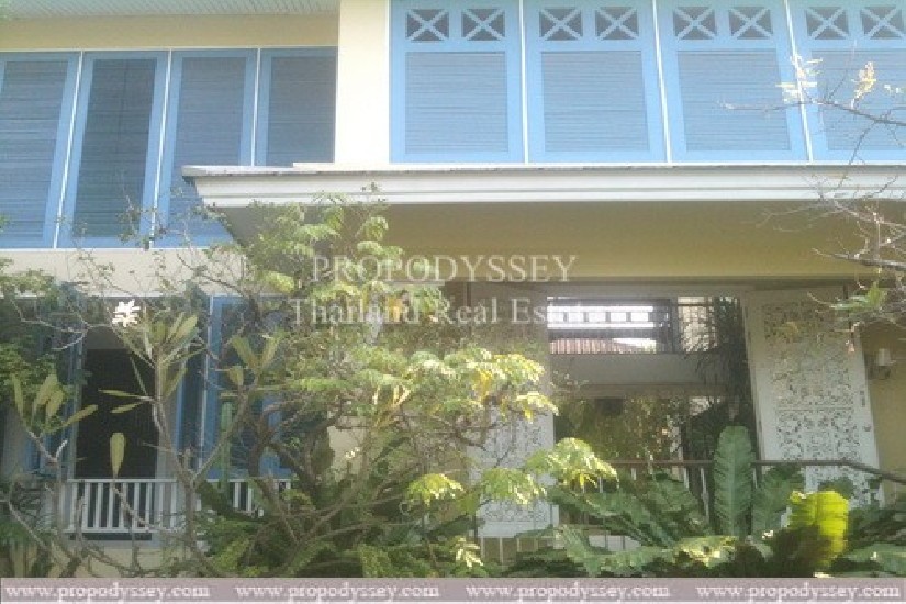 A house with private pool for rent on Ekkamai area