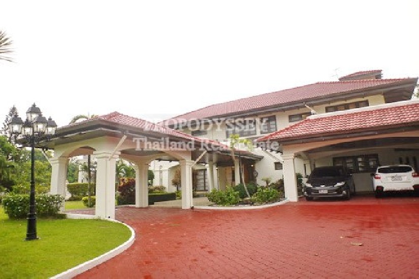 Newly renovated house for rent at Lakeside Villa 2