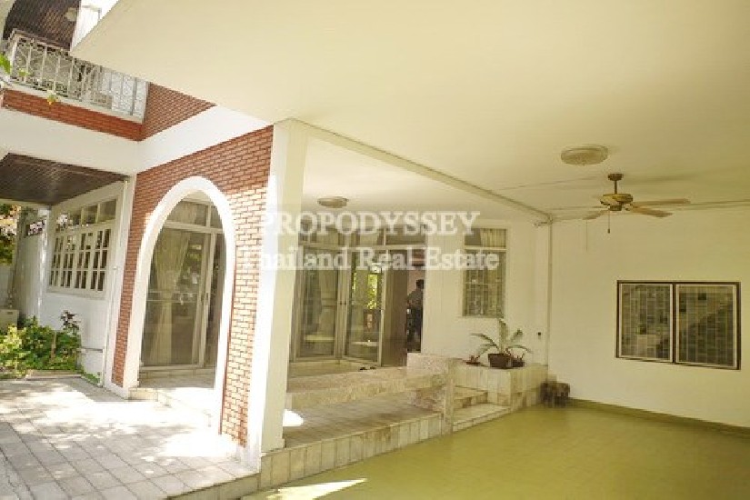 Detached House for rent on Yenakart Road  Sathorn area