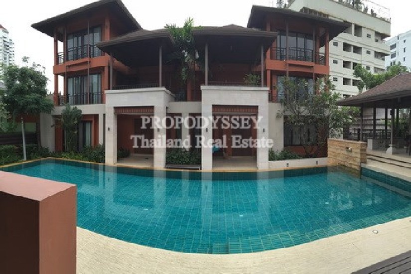 House in compound Close to Thonglor BTS Station