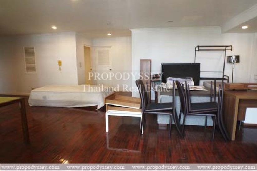 Duplex Penthouse 3+1 bedrooms for sale on Sukhumvit 59 with a good price