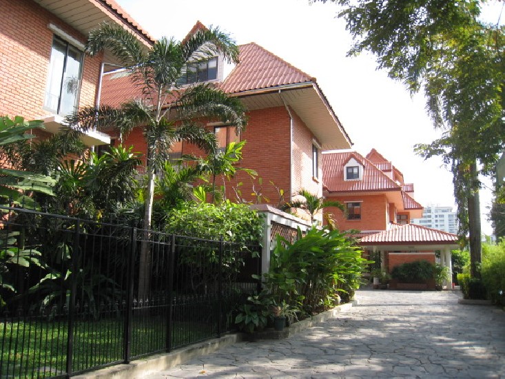 HR1020TKP-250K Brand new single house 3 story for rent at sukhumvit soi 49