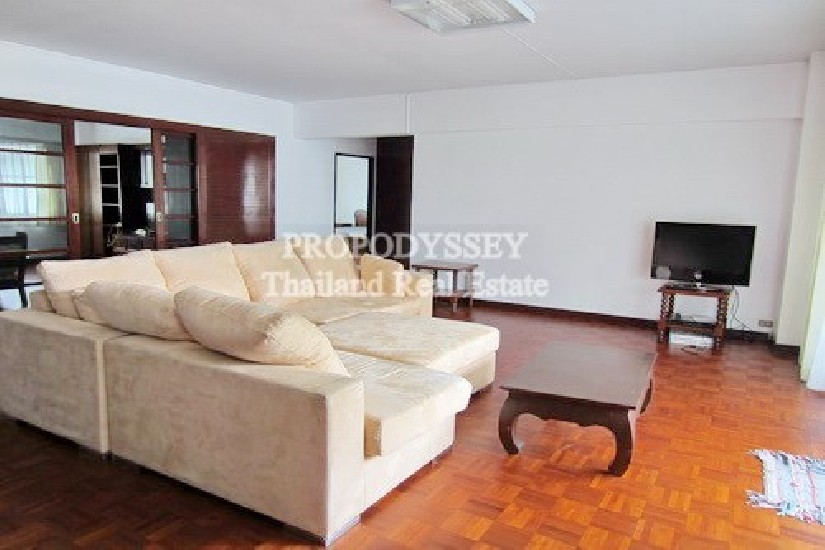 3 bedrooms with living 270 sqm. For rent at Thonglor