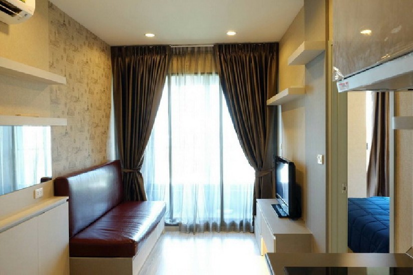 () FOR RENT IDEO MOBI EASTGATE / 1 bed / 30 Sqm.**15,500** Fully Furnished. POOL VIEW.