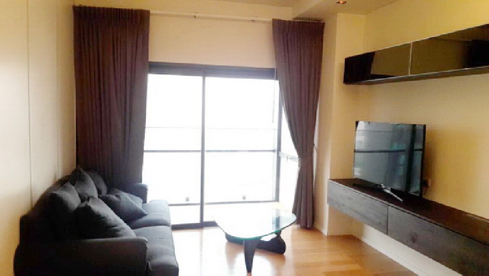 () FOR RENT CIRCLE 2 CONDOMINIUM / 2 beds 2 baths / 78 Sqm.**50,000** Fully Furnished.