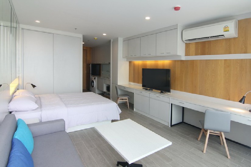 () FOR RENT NOBLE REVO SILOM / 1 bed / 34 Sqm.**25,000** Modern Decorated. Fully Furni