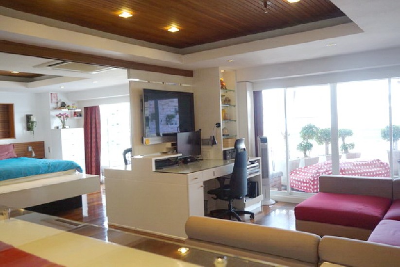 () FOR SALE STATE TOWER SILOM / 1 bed / 96 Sqm.**12 MB.** Fully Furnished. Premium Deco