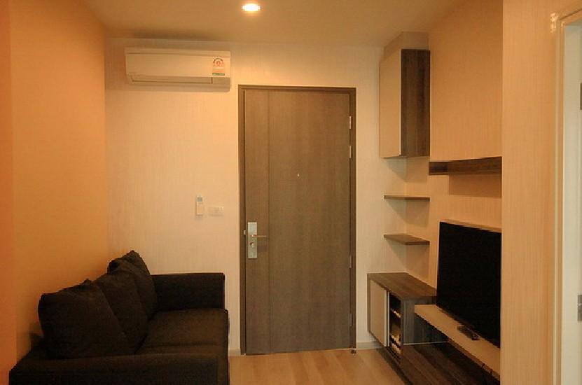 () FOR RENT CENTRIC HUAIKWANG / 1 bed / 32 Sqm.**18,000** Fully Furnished With Washer.