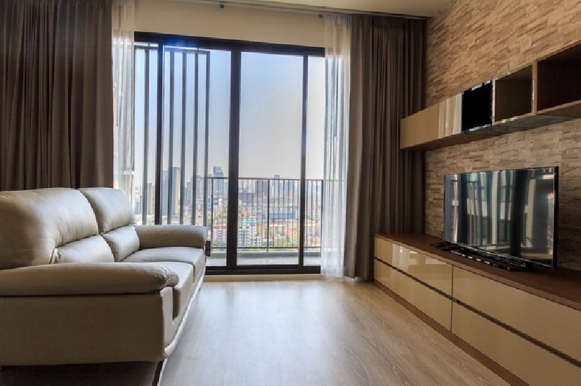 () FOR RENT QUINN RATCHADA 17 / 1 bed / 45 sqm.**25,000** Fully Furnished. POOL VIEW. 
