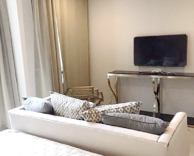 () FOR RENT NOBLE PLOENCHIT / 1 bed / 52 Sqm.**50,000** Fully Furnished. High Floor. 1