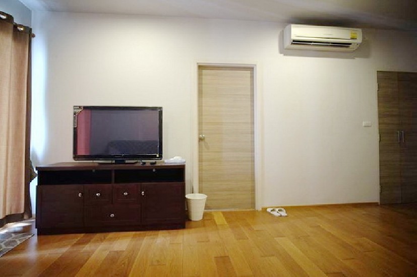 () FOR RENT HIVE TAKSIN / 1 bedroom / 50 Sqm.**19,000** Fully Furnished. POOL VIEW. CL