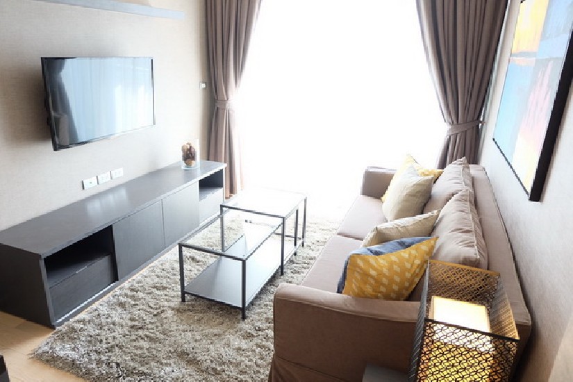 () FOR RENT VIA 49 / 1 bedroom / 46 Sqm.**39,000** Fully Furnished. Nice Decorated. CL