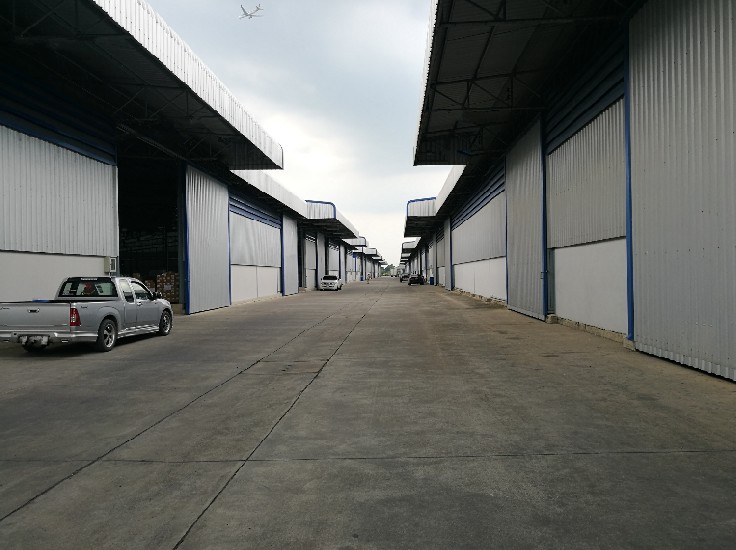 Warehouse Lat Krabang for Rent Clean Neat reasonable price 2500 sq.m 100 baht sqm  - Locat