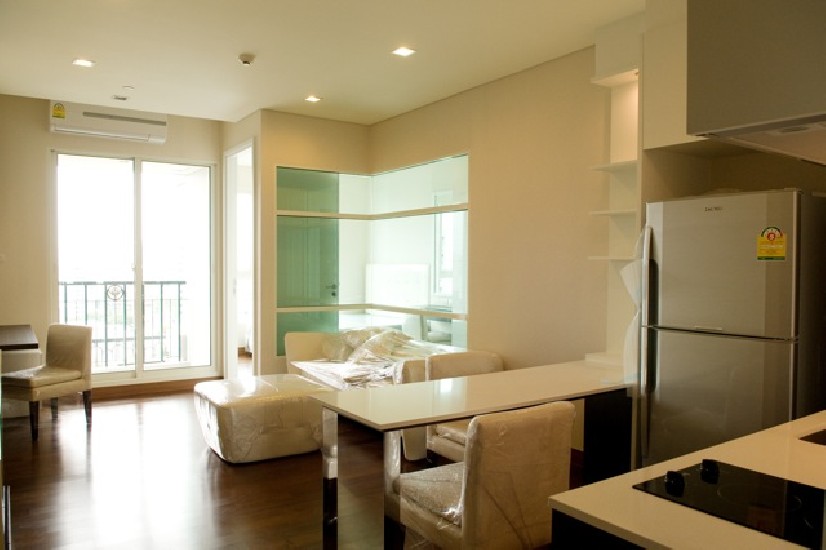A one bedroom corner unit at IVY Thonglor is now available for rent.   For 
