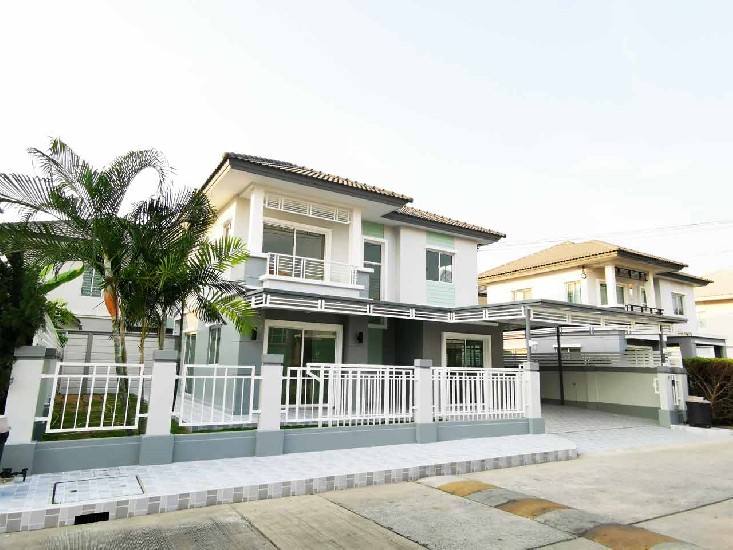 Selling newly renovated 4 bed 2 bath 2 storey house in Rangsit Klong3