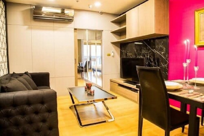 () FOR RENT STATE TOWER SILOM / 1 bedroom / 65 Sqm.**37,000** Fully Funrished. 