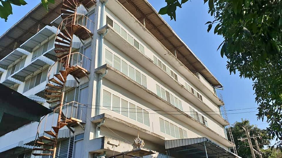  2,000sqm Building for rent Ramindra soi 22 elevator 5 storeys  - 5 storey 