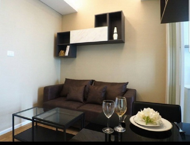 () FOR RENT THE SAINT RESIDENCES / 1 bedroom / 30 Sqm.**18,000** Brand New Condo. 