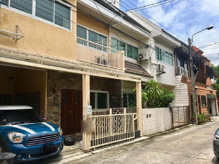 () FOR RENT TOWNHOUSE THONGLOR / 2 beds 2 baths / 27 Sqw.**48,000** Fully Furnished. 