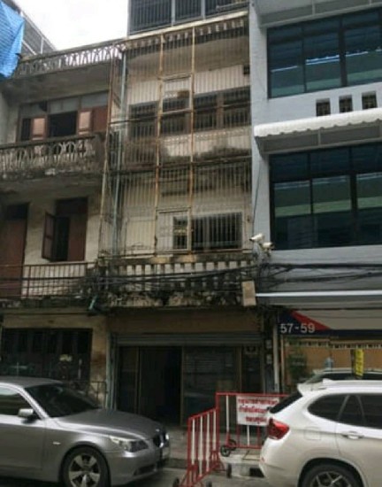 Commercial Building For Sale at Central of Bangkok nearby Rama 4