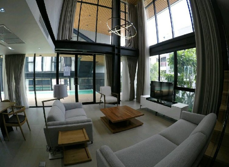 For rent, Private model penthouse at Sukhumvit soi 65 is 10 mins to BTS station  Penthouse