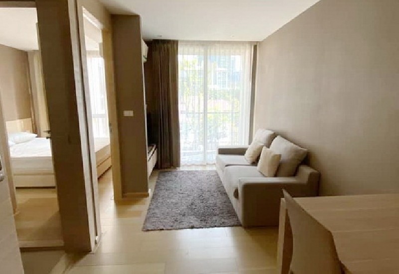 () FOR RENT KLASS SILOM / 1 bedroom / 33 Sqm.**23,000** Fully Furnished. POOL VIEW.