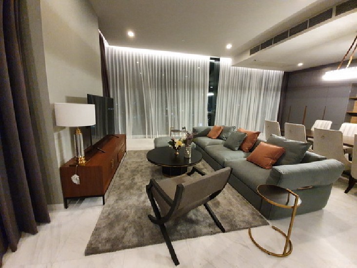 () FOR RENT THE MONUMENT THONGLOR / 3 beds 4 baths / 252 Sqm.**250,000** Pet Friendly.