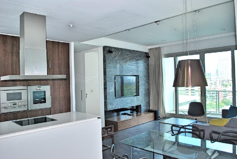LOWEST PRICE EVER FOR 185 RAJADAMRI CORNER UNIT Ultra-Luxury Apartment opposite the Golf C
