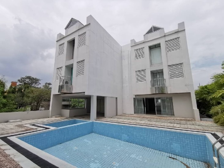 SALE!! 4-storey pool villa, Rama 9, size 1,000 sq.m., 9 parking spaces, 35 million baht.