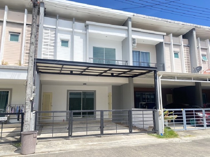 For Sales : Kohkeaw, 2-Storey Town House, 3 Bedrooms 2 Bathrooms