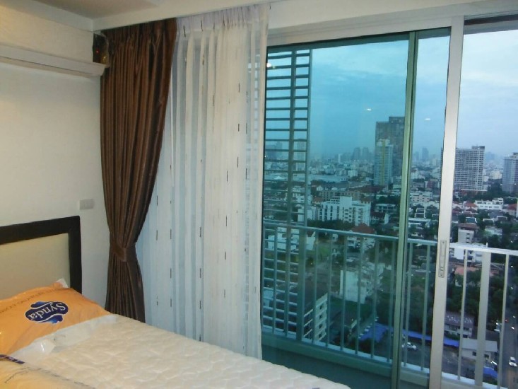 Condo for rent  ABSTRACT PHAHOLYOTHIN PARK large green garden  1 bedroom 1 bath room 20th 