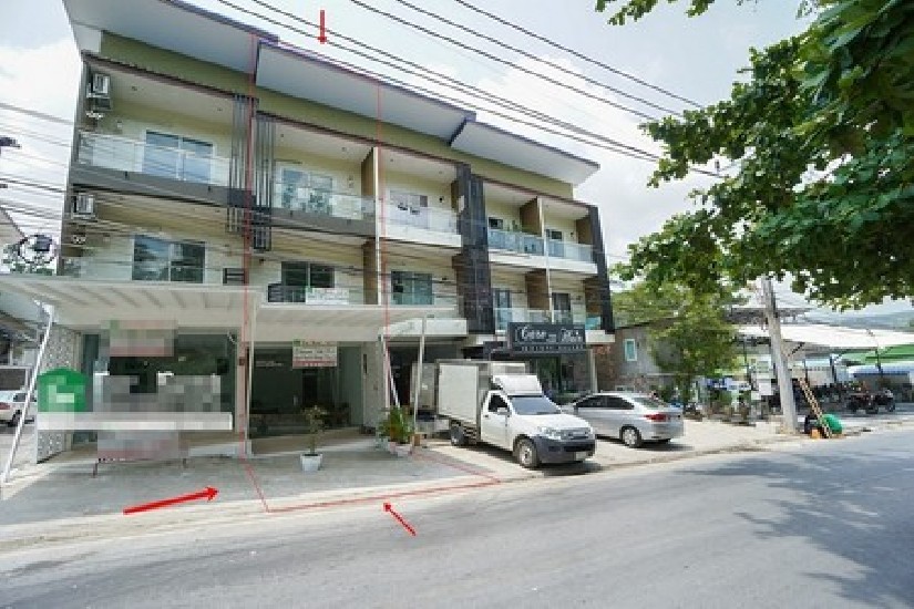 3-storey commercial building for sale in a prime location in the Bophut zone, in the heart of K