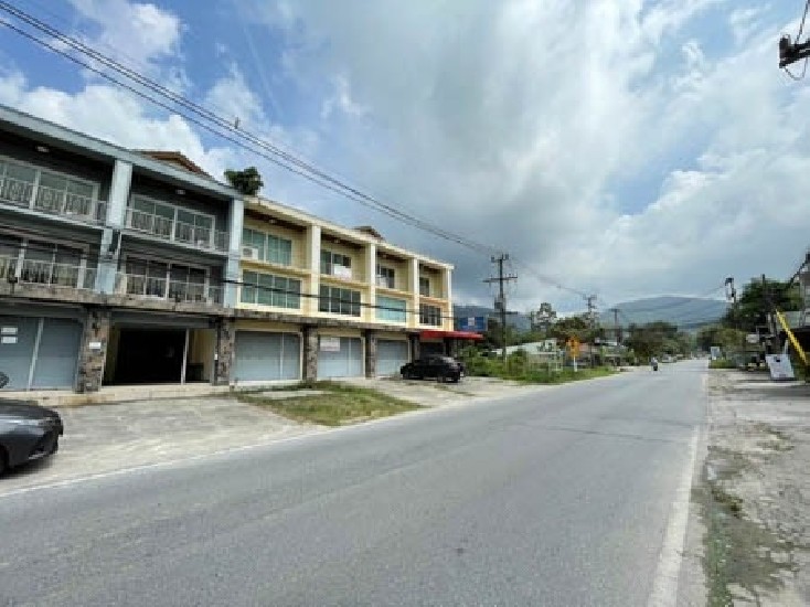 Commercial Building on the main road  For Sale in Lipanoi Koh Samui Surat Thani Thailand Townho