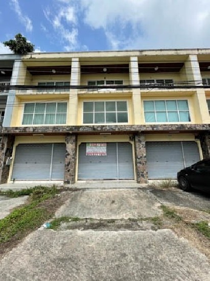 Commercial building for sale, good location, next to the main road, near Raja Pier, Lipa Noi Zo