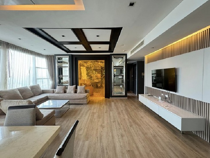 Condo For Sale/Rent "Fullerton Sukhumvit Condo" -- 3 Bedrooms 153 Sq.m. 85,000 Baht -- Luxuriou