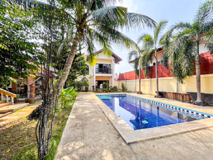 Villa For Sale 3bedroom 2-story villa gracing 300 sqm of living space near Chaweng Bophut Koh S