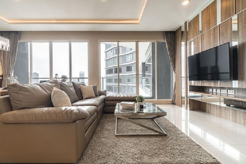 Condo For Sale " Menam Residences" -- 3 Beds 160 Sq.m. 28 Million Baht -- High-end Condominium,