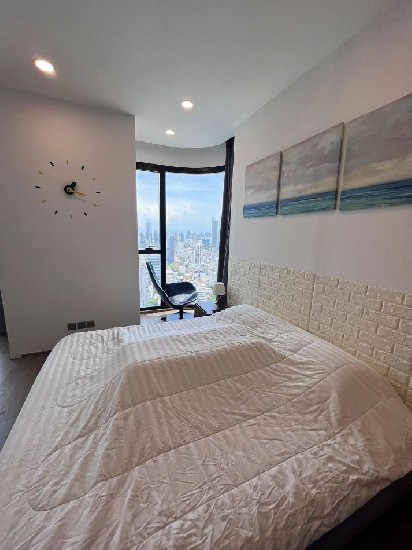  ͹ Ashton Chula Silom  31 . 1 bed 1 bath 1 living 1 balcony 1 parking space